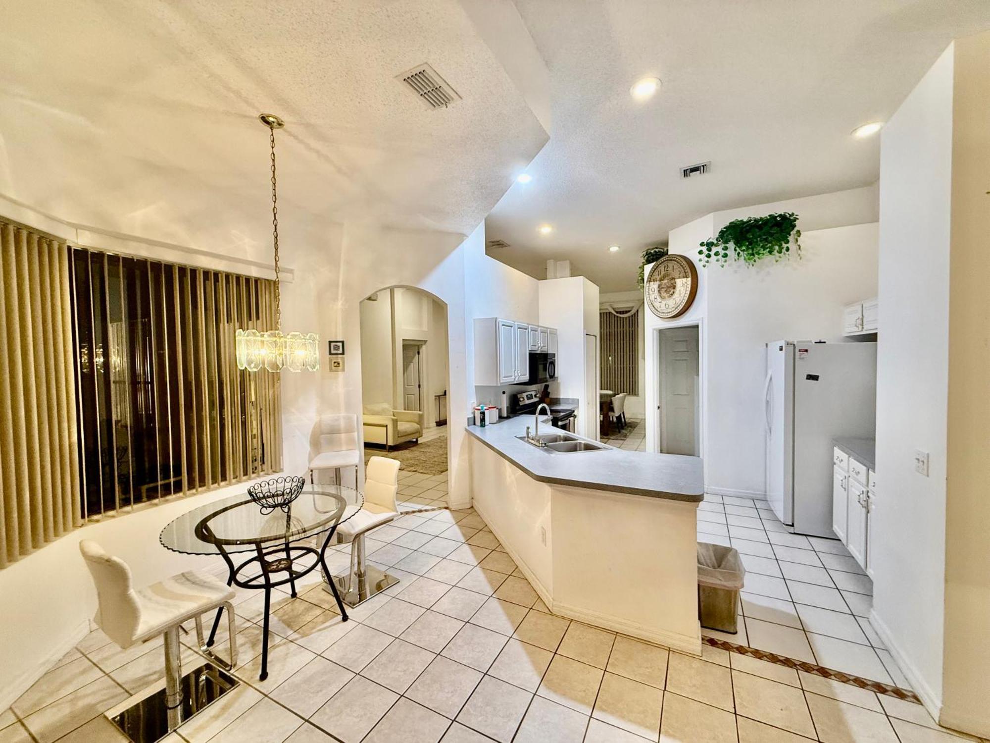 Holiday home Grand Luxury Deluxe 4br Pool Near