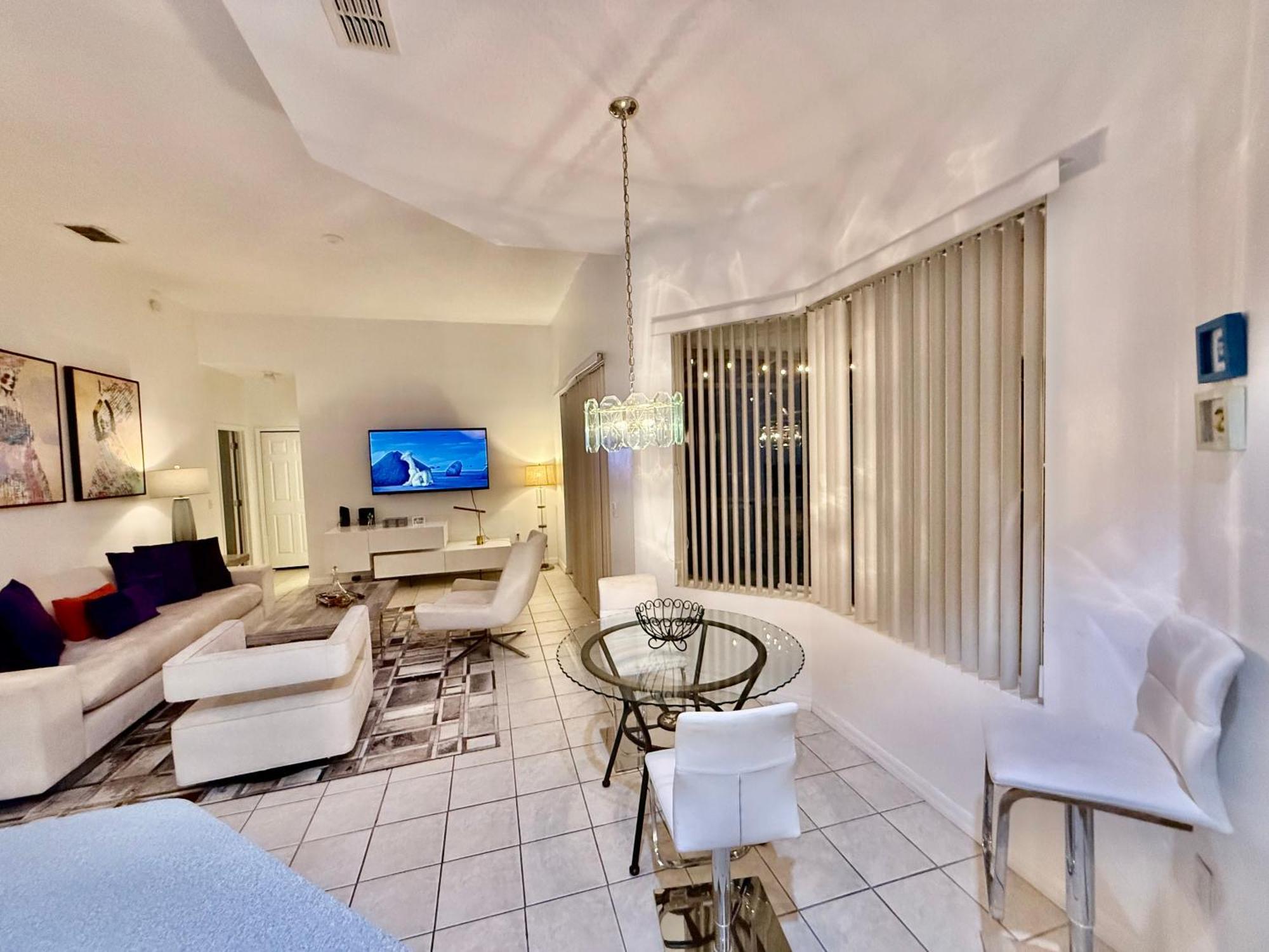 Grand Luxury Deluxe 4br Pool Near Davenport